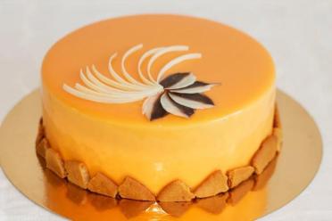 Mirror Glaze Honey Mousse Cake