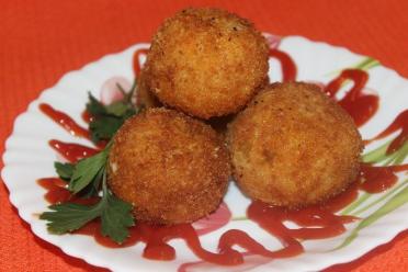 Stuffed Italian Rice Balls (Arancini)