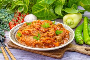 Hearty Beef Stew with Sauerkraut