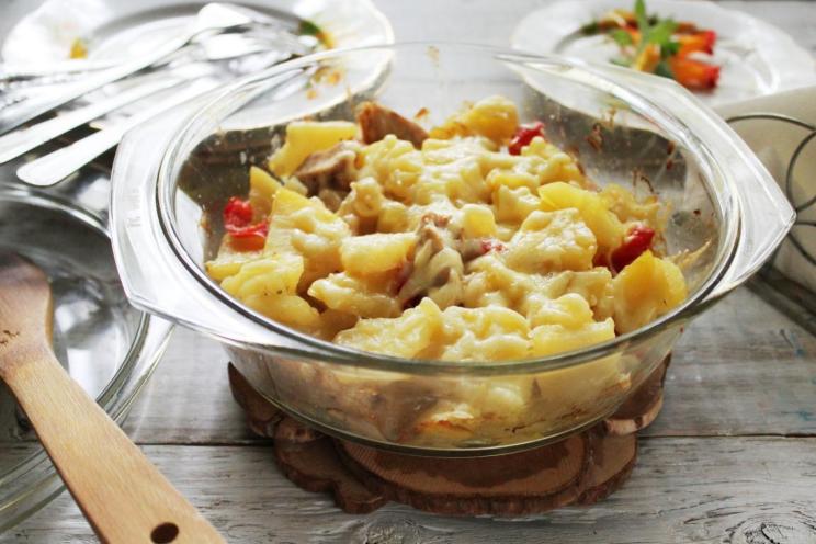 Oven-Baked Chicken Breast with Cheesy Potatoes
