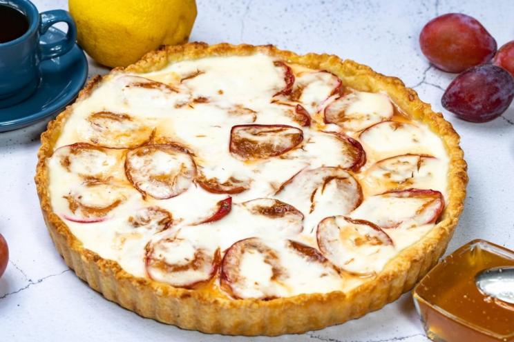 Plum Sour Cream Shortcrust Pie