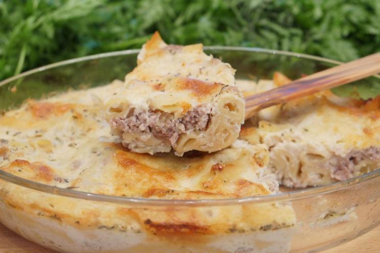 Cheesy Meat Pasta Bake