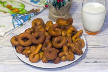 Kalmyk Bortsoki: Symbolic Holiday Treats with Kefir