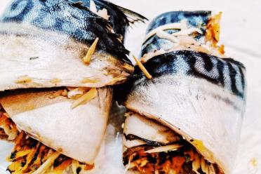 Oven-Baked Mackerel Rolls with Veggie-Cheese Filling