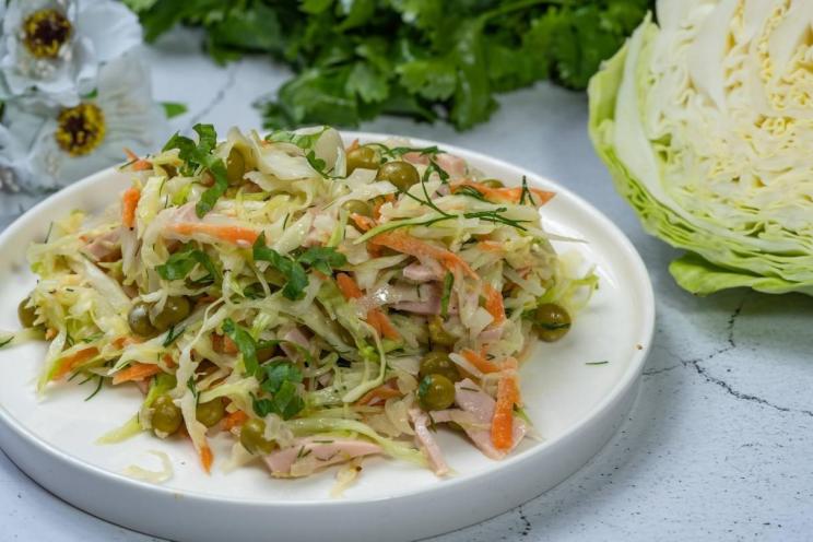 Refreshing Summer Cabbage and Carrot Salad with Sausage