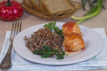 Baked Chicken Meatballs with Low-Calorie Gravy