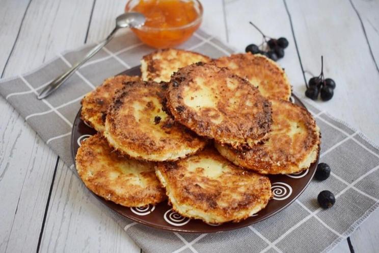 Pan-Fried Semolina and Cottage Cheese Cheesecakes