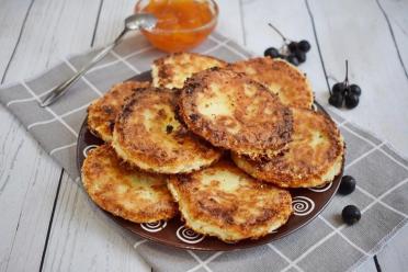 Pan-Fried Semolina and Cottage Cheese Cheesecakes