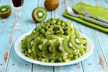 Kiwi Chicken Holiday Salad
