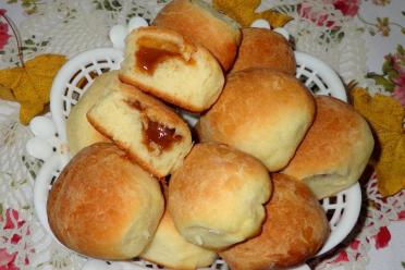 Fluffy Yeast Buns with Condensed Milk Filling