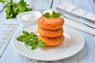 Pan-Fried Carrot & Semolina Cutlets (Vegan-Friendly)