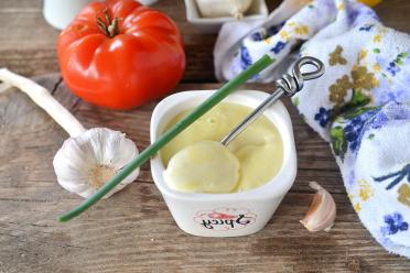 Classic Homemade Mayonnaise with Egg and Vinegar