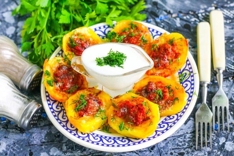 Stuffed Baked Potatoes with Savory Minced Meat Stuffed Baked Potatoes with Savory Minced Meat