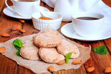 Easy Almond Macaroons in 5 Minutes