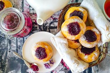 Homemade Yeast Dough Cheesecakes with Jam