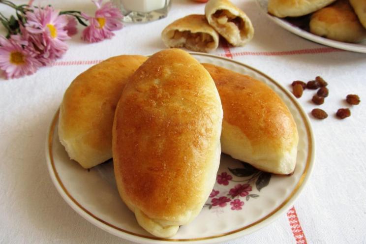 Fluffy Yeast Dough Pies with Apple Filling