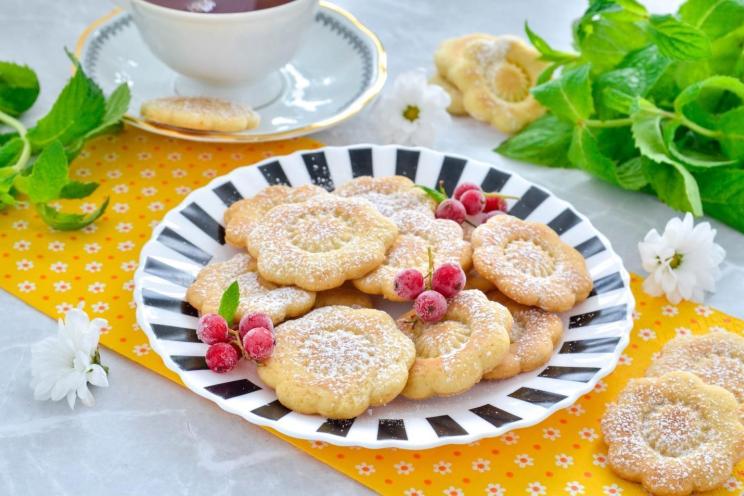 Slow Cooker Cookies Made Easy