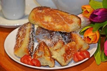 Easy Curd-Filled Pastry Triangles