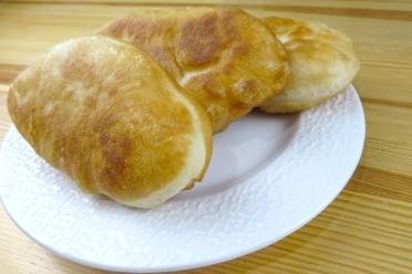 Potato-Filled Fried Yeast Dough Pies