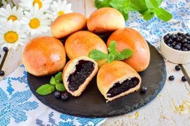 Oven-Baked Yeast Dough Blueberry Pies