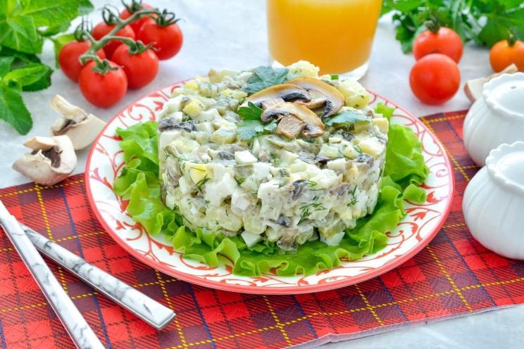 Mushroom and Pickle Salad Delight