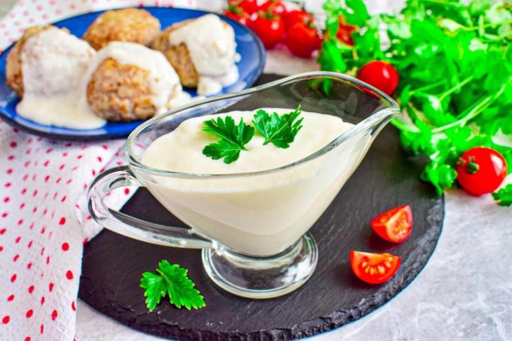 Easy and Tasty Sour Cream Sauce for Any Dish