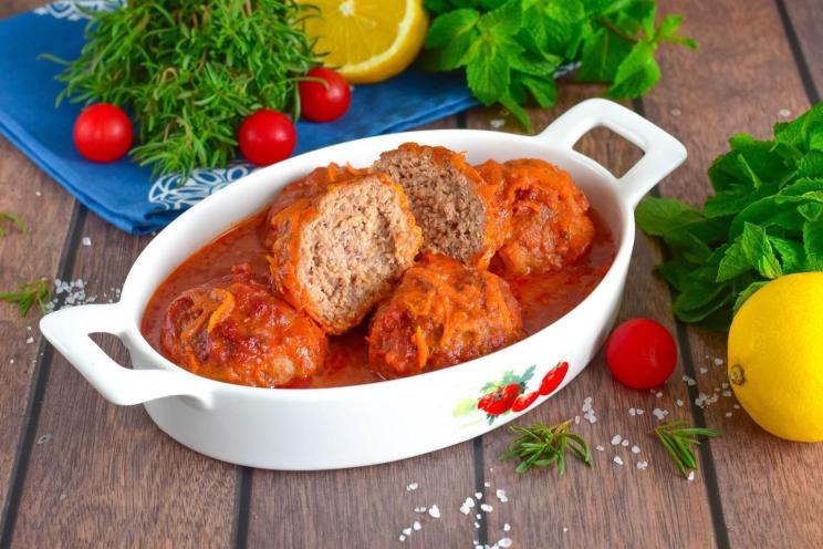 Oven-Baked Juicy Cutlets with Tomato Sauce Oven-Baked Juicy Cutlets with Tomato Sauce