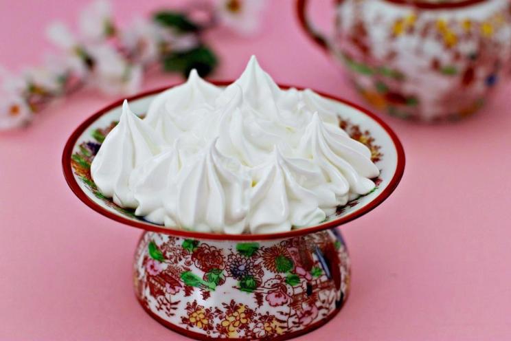 Quick & Easy Wet Meringue Cream for Perfect Decorations