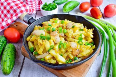 Pan-Fried Potatoes with Lard and Onions
