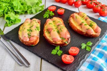 Quick & Delicious Sausage and Cheese Hot Sandwiches