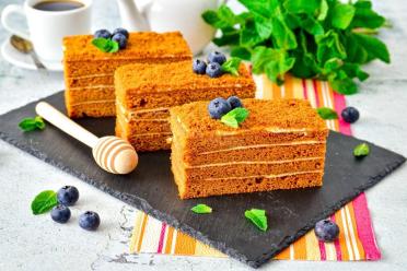 Quick and Easy Honey Cake