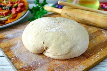 Eggless Pizza Dough Recipe