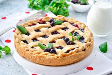 Easy Black Currant Shortbread Pie