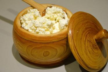 Homemade Kefir Cottage Cheese in a Slow Cooker