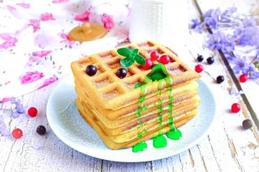 Fluffy Viennese Waffles: Quick & Delicious Breakfast Treats