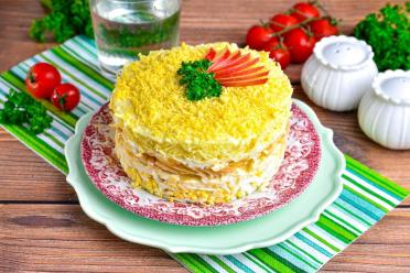 Quick Apple, Cheese, and Egg Salad