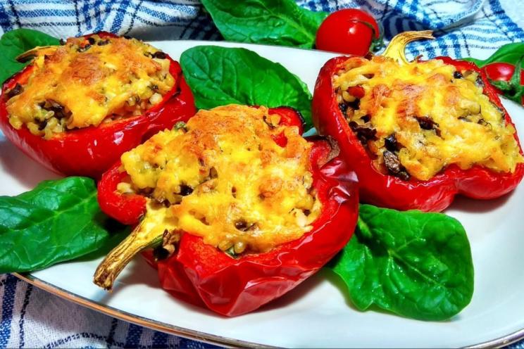 Cheesy Oven-Baked Stuffed Pepper Halves