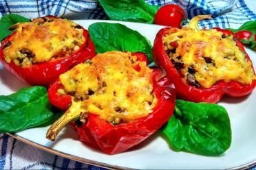 Cheesy Oven-Baked Stuffed Pepper Halves