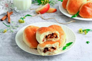 Oven-Baked Yeast Pies: Soft, Fluffy Treats with Any Filling