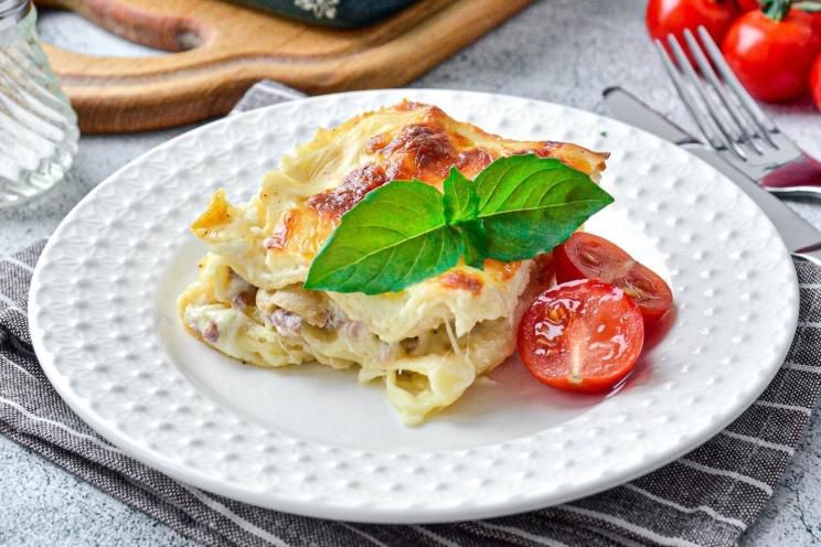 Chicken & Mushroom Lasagna with Bechamel Sauce Chicken & Mushroom Lasagna with Bechamel Sauce