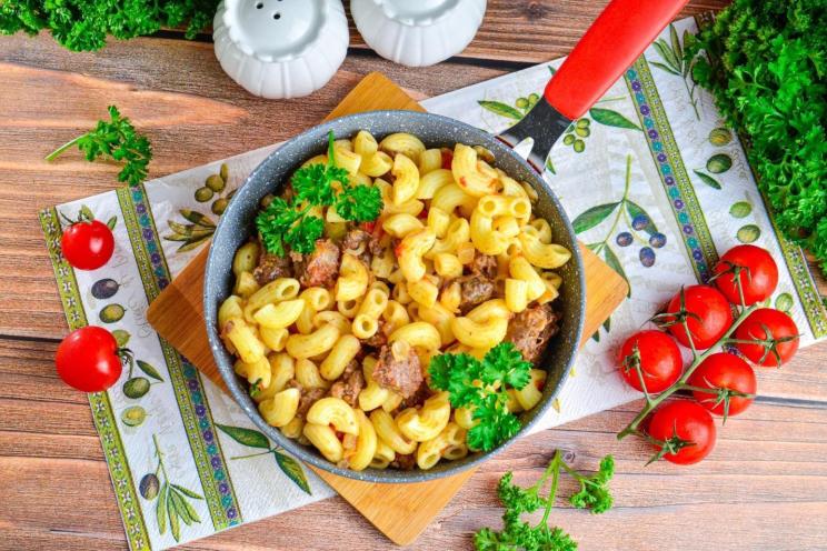 Quick One-Pan Pasta with Stewed Meat Quick One-Pan Pasta with Stewed Meat