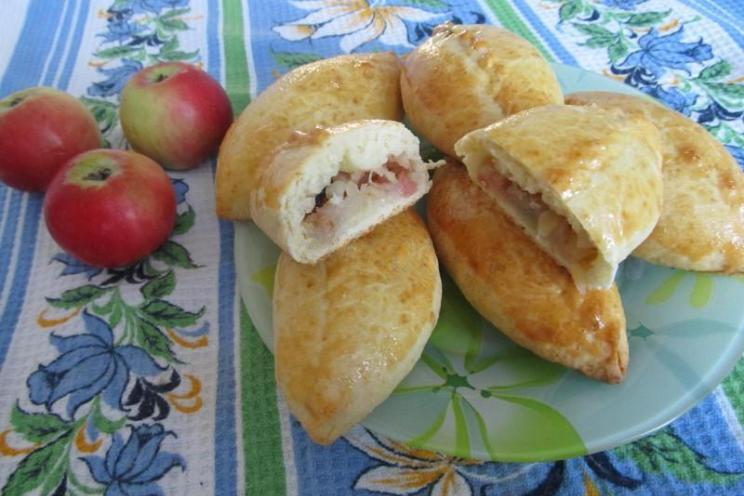 Quick Apple-Filled Yeast-Free Pies