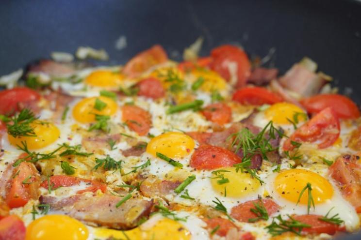 Bacon & Cherry Tomato Scrambled Eggs Breakfast Bacon & Cherry Tomato Scrambled Eggs Breakfast