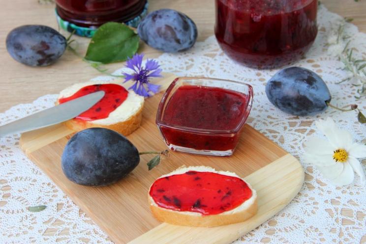 Quick and Tangy Plum Confiture