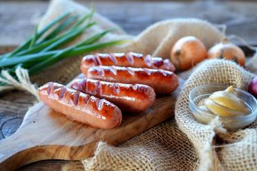 Quick & Tasty Grilled Sausages for Any Picnic