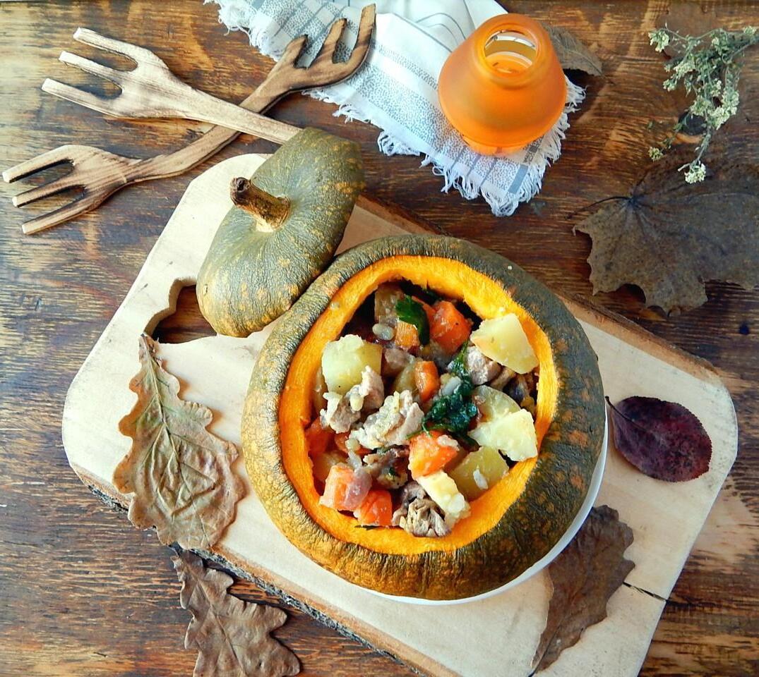 Oven-Baked Pumpkin Stuffed with Meat and Veggies Oven-Baked Pumpkin Stuffed with Meat and Veggies