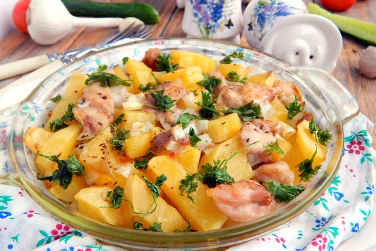 Oven-Baked Turkey with Potatoes and Herbs