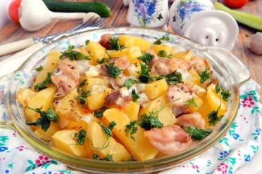Oven-Baked Turkey with Potatoes and Herbs