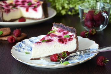 Creamy Raspberry Cheesecake Delight