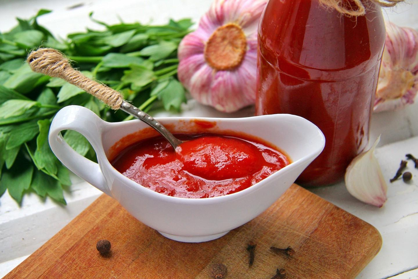 Easy Homemade Spicy Ketchup